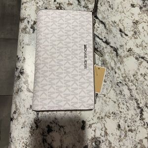 Michael Kors Wristlet Wallet